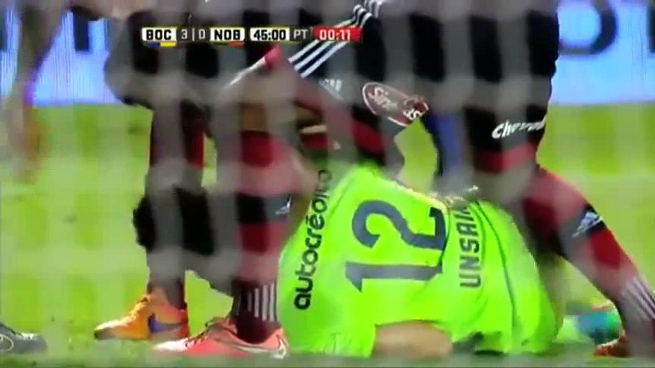 Tevez kalecinin çenesini kırdı