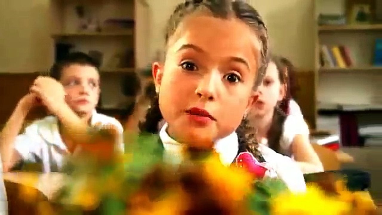 Что же такое любовь? Детский видеоклип о первой любви.