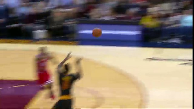 LeBron James Throws Down the Alley-Oop!