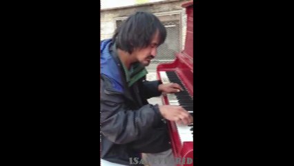 Бомж-пианист взорвал интернет!