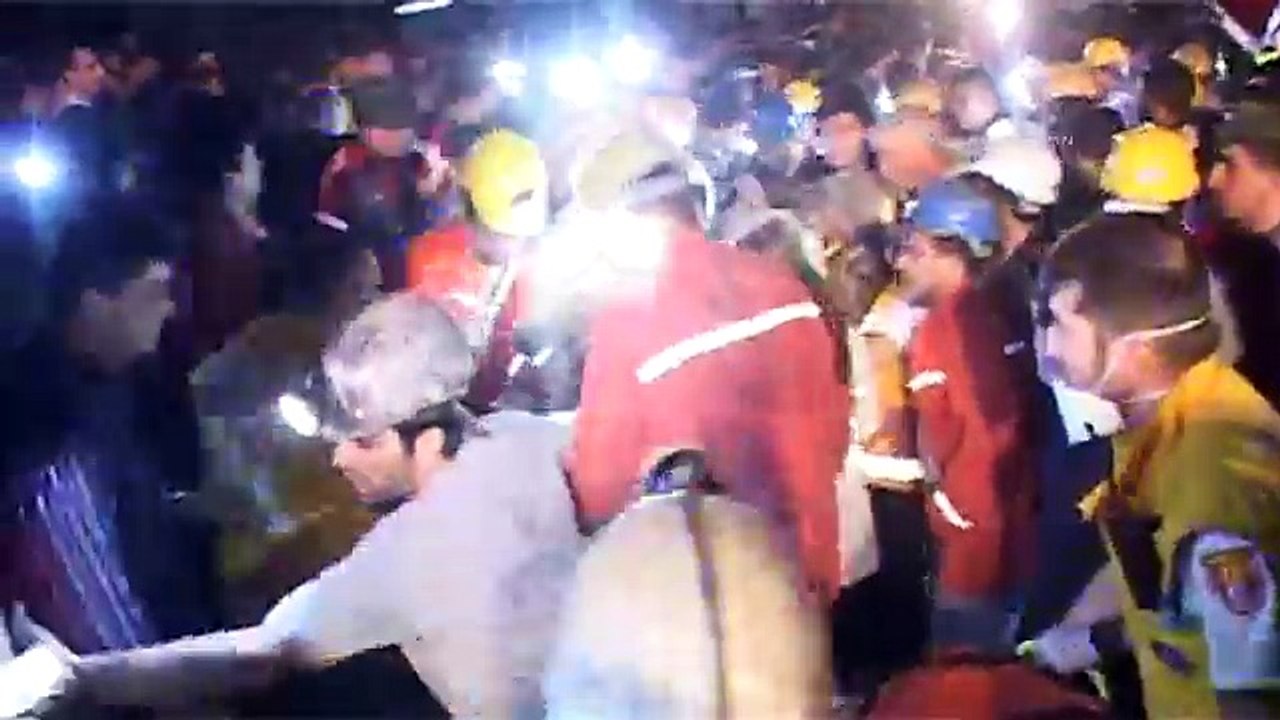 Soma'da maden işçilerinin çıkarılmasına devam ediliyor