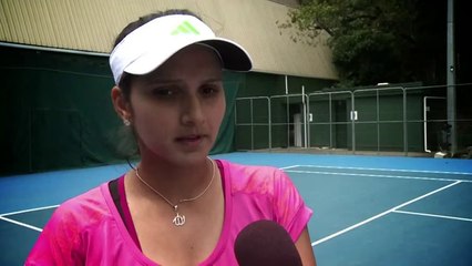 Sania mirza playing cricket