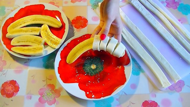 Булочки с бананами из слоёного дрожжевого теста