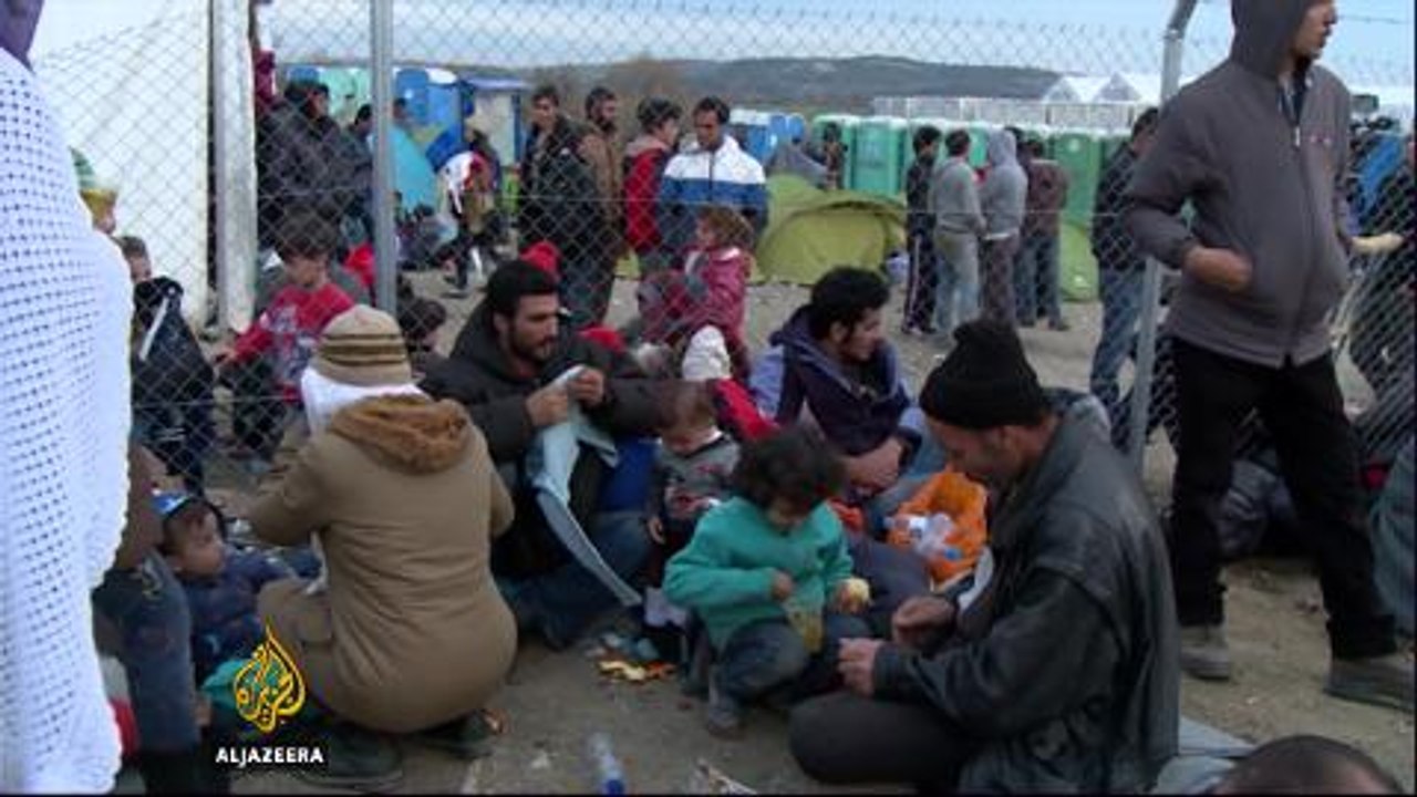 Afghan refugees stranded on Greece-Macedonia bo...