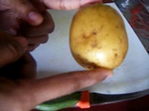 Potato for dark circles under eyes - Simple home remedy for dark circles under eyes - YouTube