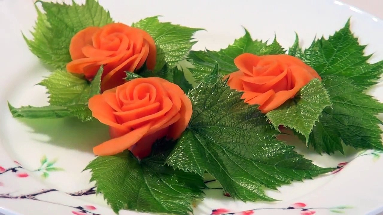 Украшение блюд. Роза из моркови. Украшение из овощей