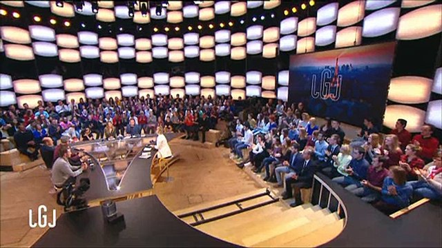 Maïtena Biraben taquine Thierry Lhermitte sur le plateau du Grand Journal - Regardez