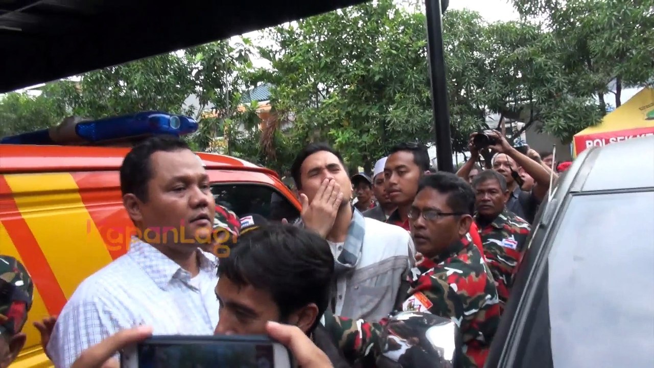 Saipul Jamiell Menangis saat dijenguk Ibu angkatnya