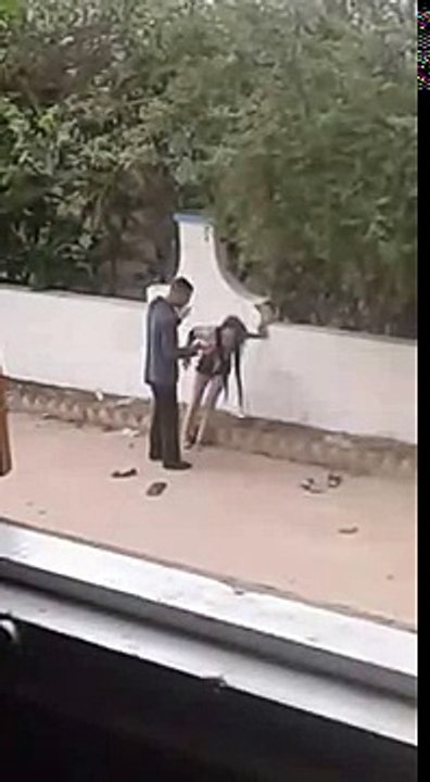 تعنيف فتاة في وضح النهار حتى الاغماء بالعرائش المغرب