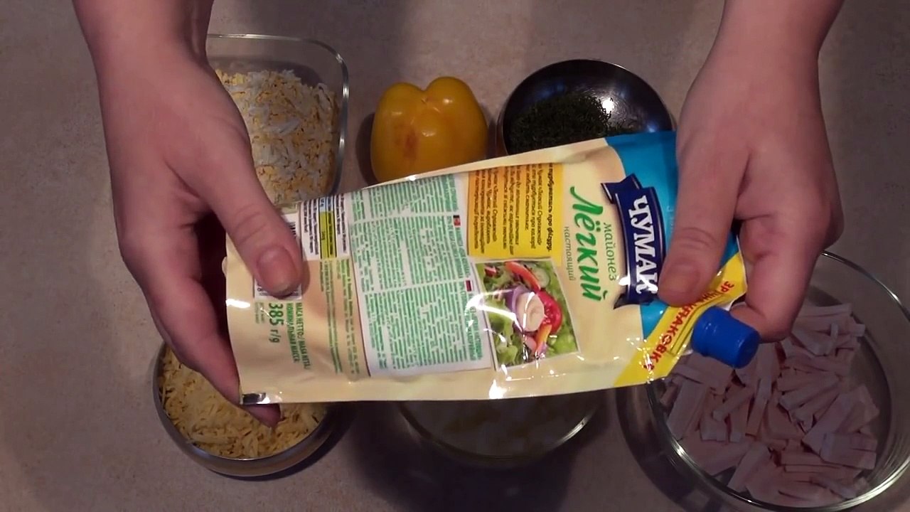 Оригинальные рецепты салатов.  Салат Пчелка. Салат сыр ананас ветчина