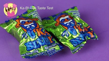 Télécharger la video: KA-BLUEY CANDY Halloween taste test by Charlis crafty kitchen - weird mouth changing lolly