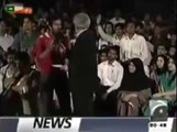 A Guy Badly Blasted on Khawaja Asif in His Own City Sialkot For Rigging