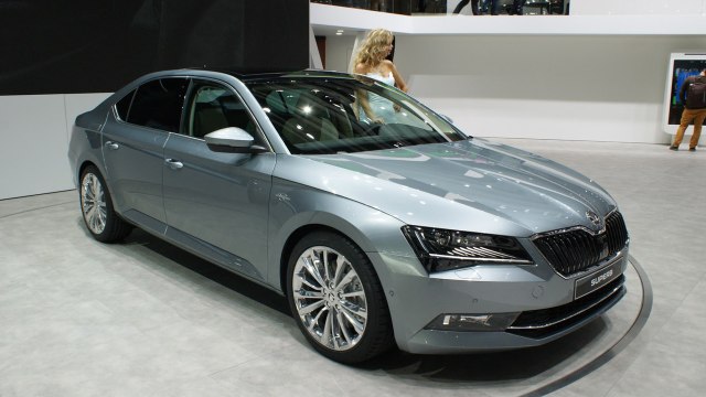New 2016 Skoda Superb launched at Rs 22.68 lakhs