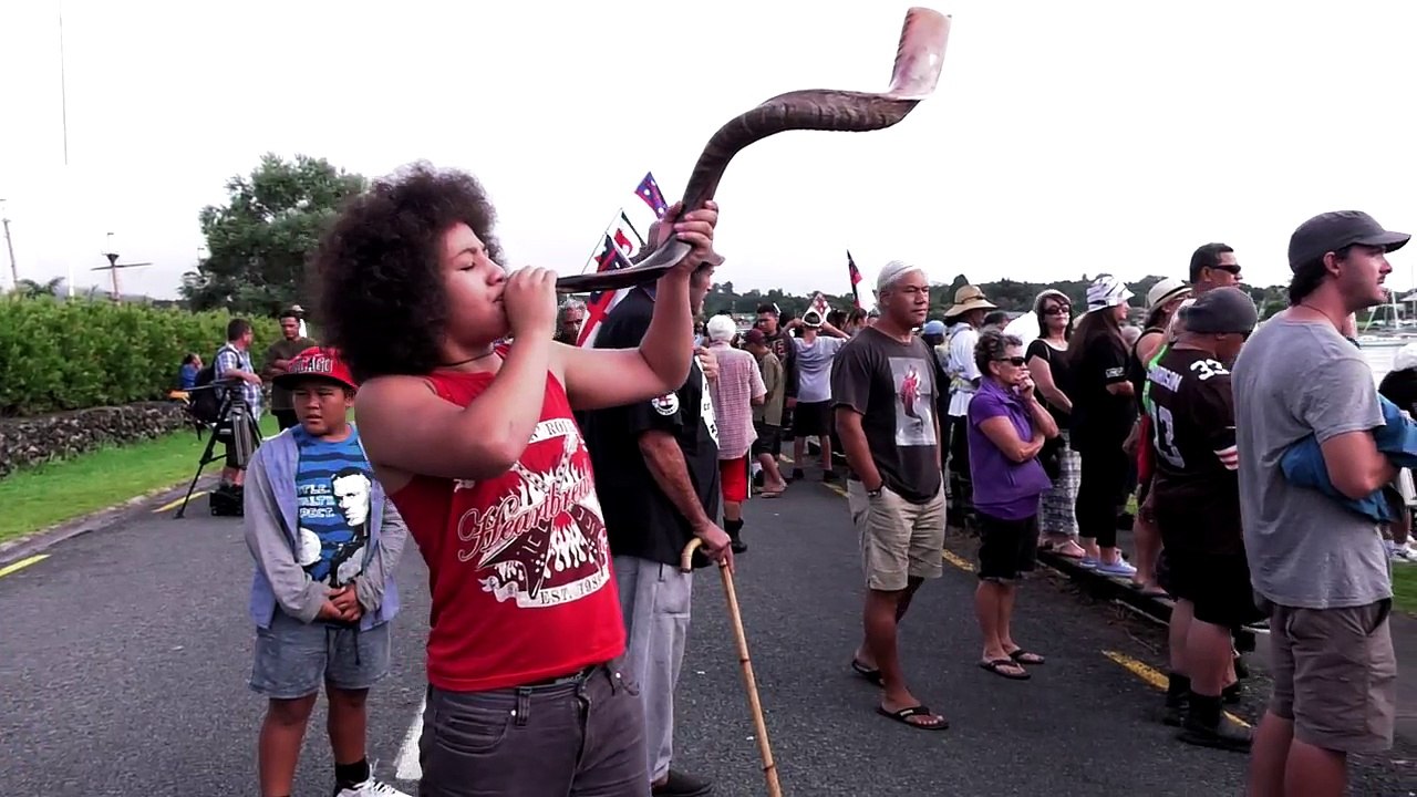 Waka paddling in Waitangi