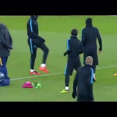 Lionel Messi incredible ball control with his back 22.02.2016