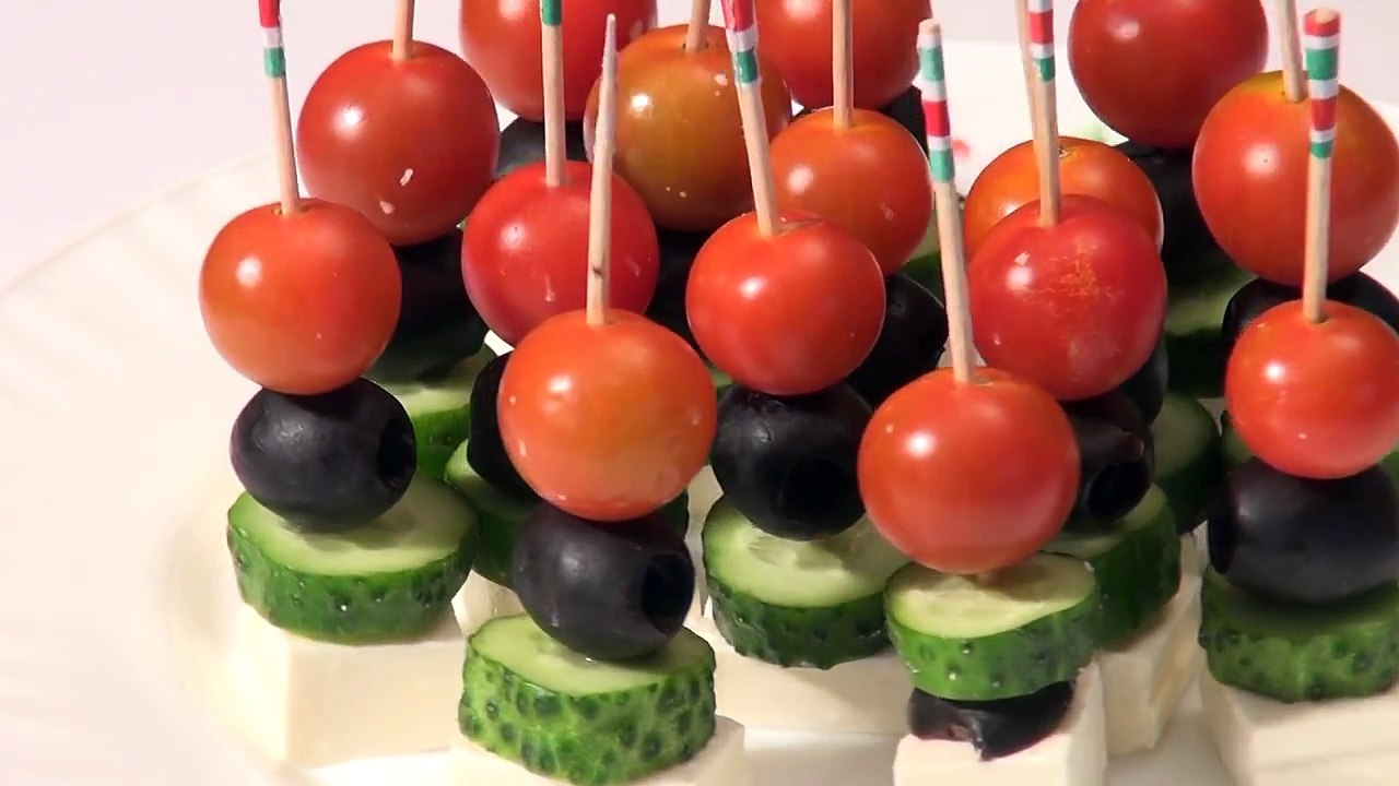 Канапе на шпажках на праздничный стол. Простой рецепт канапе на шпажках