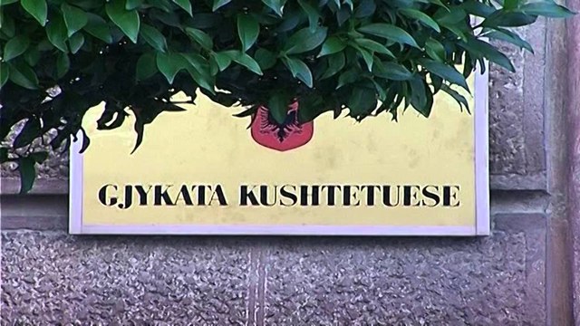 PRESIDENTI NISHANI DERGON NE GJYKATE KUSHTETUESE LIGJIN E RI PER KTHIMIN E PRONAVE LAJM