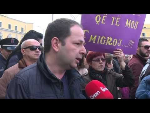 BIZNESI PROTESTON PERPARA BASHKISE PER TAKSAT E LARTA DHE TARIFAT E RRITURA LAJM