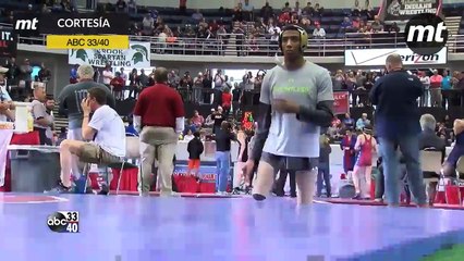 Luchador sin piernas, invicto y Campeón estatal