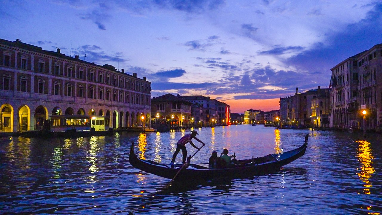Boat tour in Venice, Italy. Documentary - Venetian Boatbuilder.