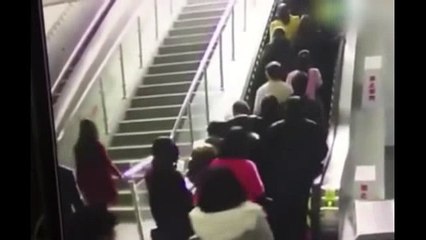 En Chine un escalator fait machine arrière