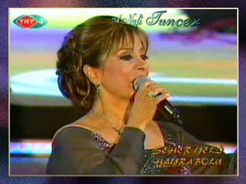 Belkıs AKKALE-Siyah Perçemini Dökmüş Yüzüne (3)