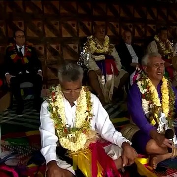 François Hollande s'applaudit à l'annonce de son nom