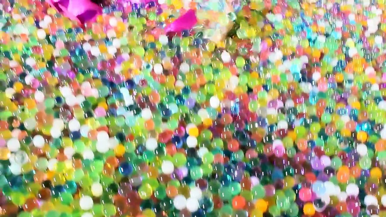 CRAZY ORBEEZ BATH!! Spiderman vs Batman & Wonder Woman - Real Life Superhero Kids Fight! Pool Fun