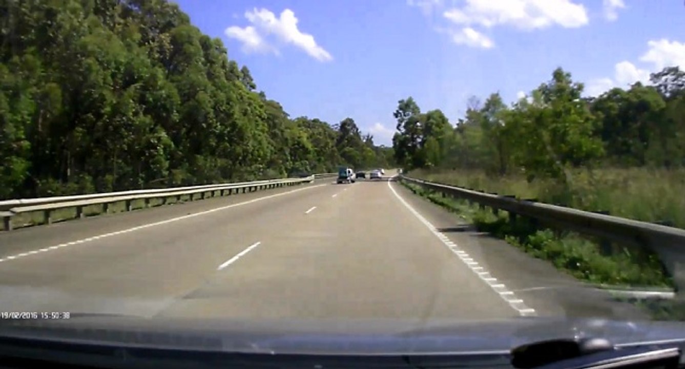 Une remorque provoque un accident sur une autoroute