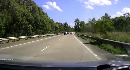 Une remorque provoque un accident sur une autoroute