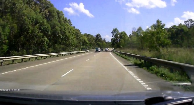 Une remorque provoque un accident sur une autoroute