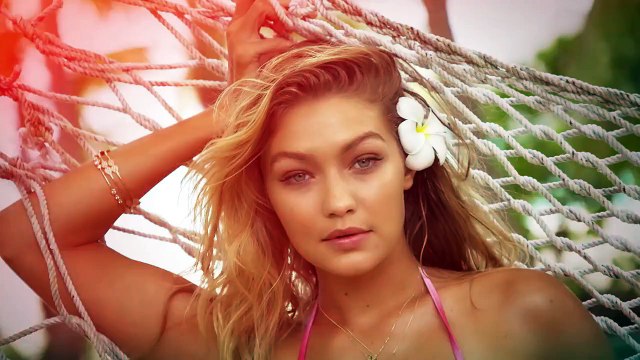 Shooting sexy de Gigi Hadid - Swimsuit 2016