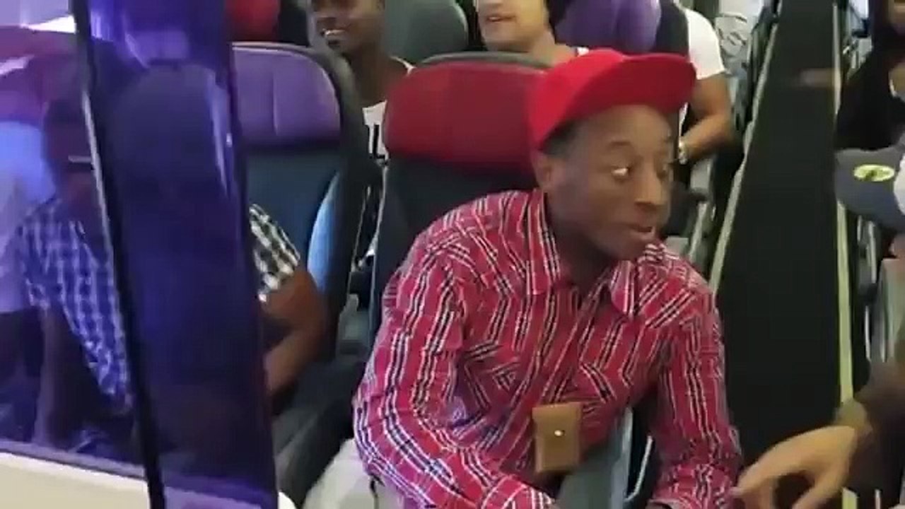 THE LION KING Australia: Cast Sings Circle of Life on Flight Home from Brisbane