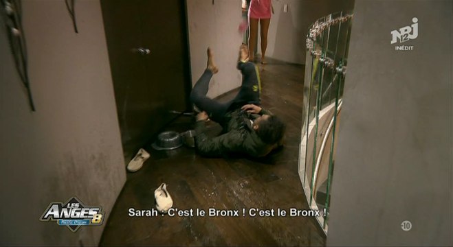 La chute de Ricardo dans Les Anges 8 ! - ZAPPING TÉLÉ DU 23/02/2016