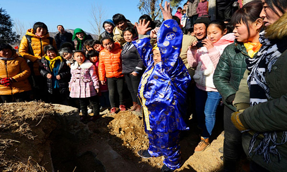 Chinese man staged his own funeral just to see how many people would turn up