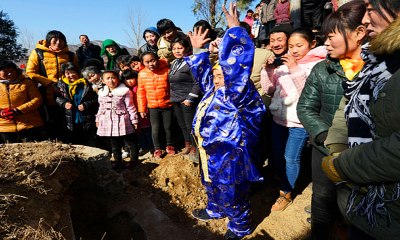 Chinese man staged his own funeral just to see how many people would turn up