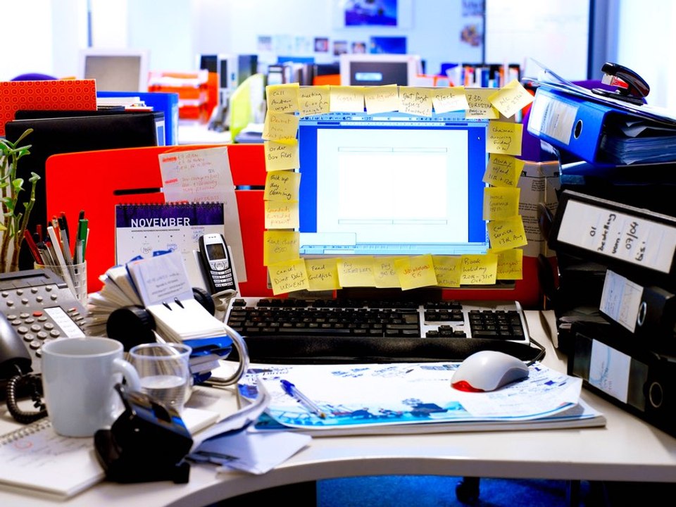 Declutter Your Desk Using These 5 Simple Steps