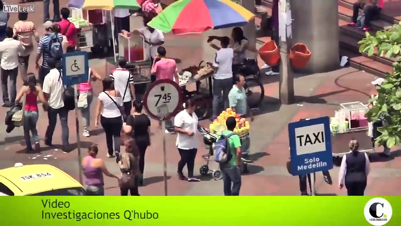 Female Pick Pocket Thieves Clean Out Victims In Colombian Streets