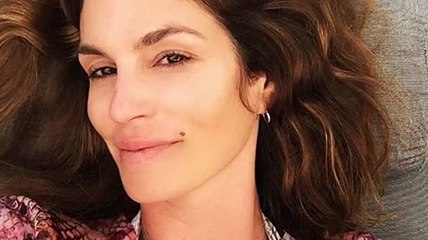 Cindy Crawford celebra haber cumplido 50 años con foto perfecta