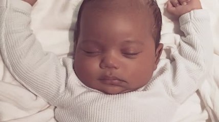 Kim Kardashian postet das erste Bild von Saint