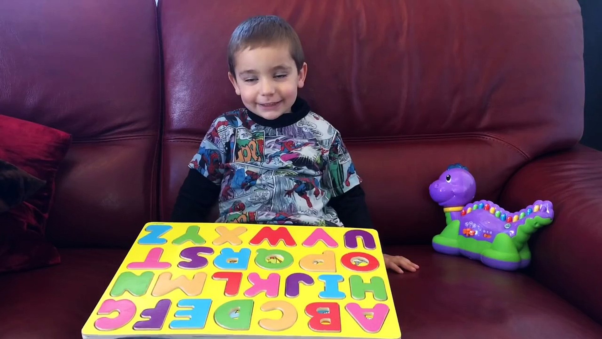 ⁣Enfant 3 ans chante chanson alphabet en français / Alphabet song / ABC in french
