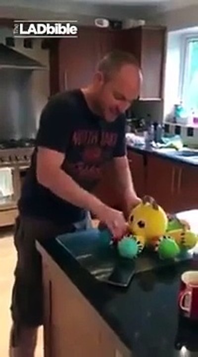 This dad has got skills... Absolute tune  Father Plays Tune On Kid's Toy  Funny Videos 2015