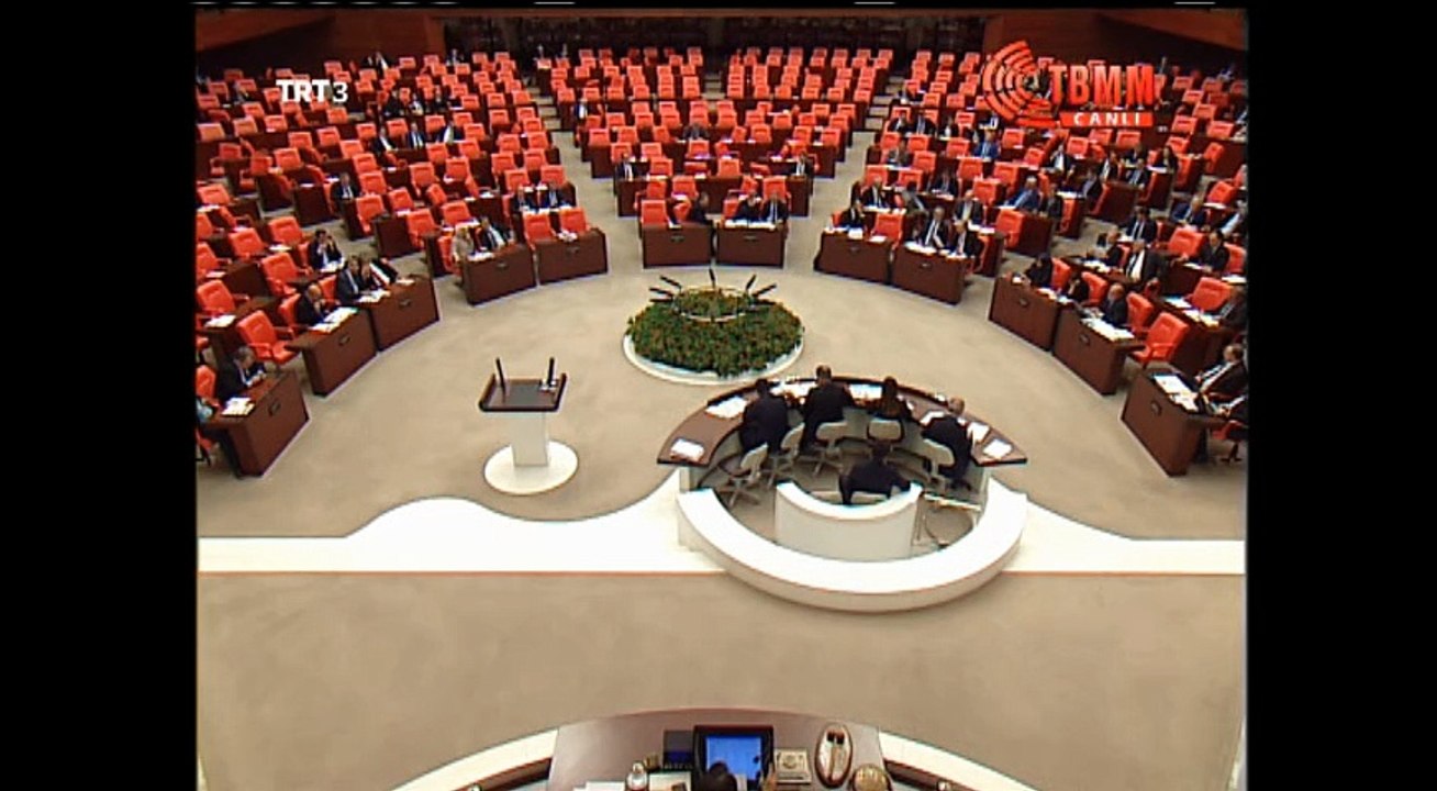 CHP istanbul Milletvekili Gülay YEDEKCI Artvin,de O firmanin sahibi Millete ettigi o küfrü kendisine aynen iade ediyorum