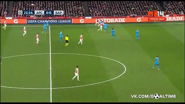 Арсенал - Барселона. Опасный момент у ворот Барсы