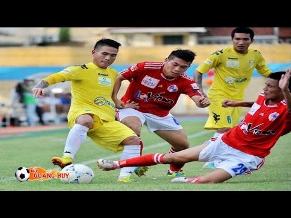 Khi sút xa đáp trả đánh đầu