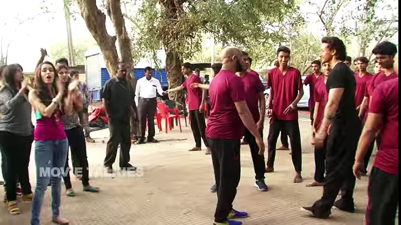 Stunt Gone Wrong- Tiger Shroff Almost Hits Shraddha Kapoor During Stunts On Sets Of Baaghi