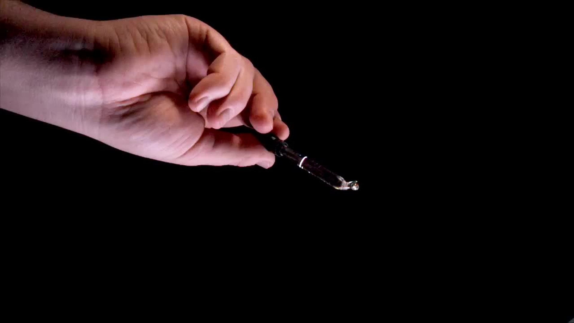 ⁣Hydrophobic Metal Demonstration