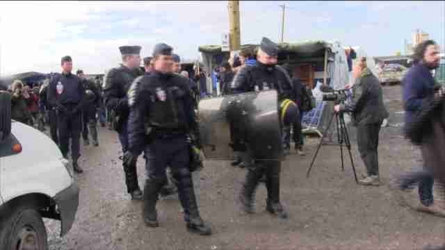 Crece la tensión en el campo de inmigrantes de Calais ante posible evacuación