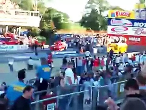 Кто быстрее или школьный автобус зажигает, езда на задних колёсах