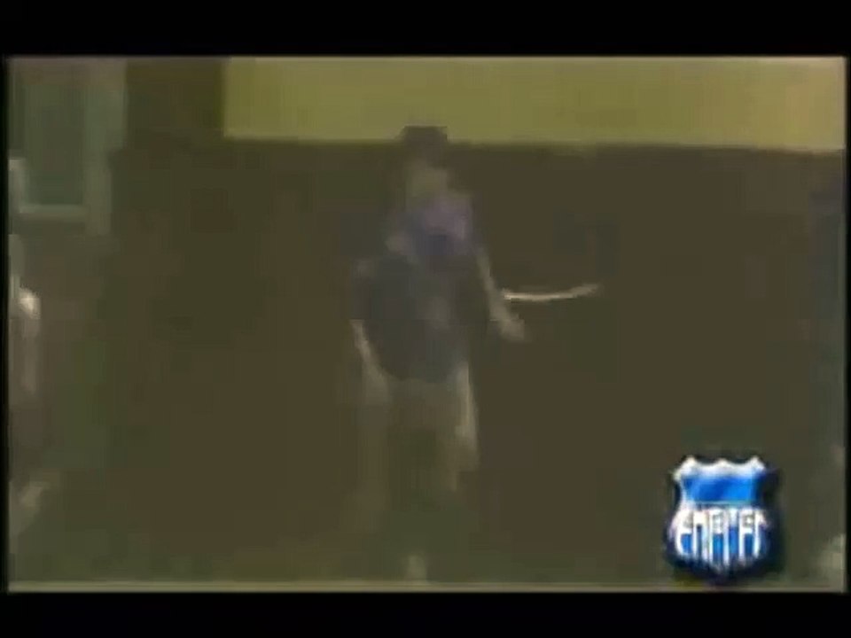 Emelec 1 - Liga de Quito 1 - (Gol Olímpico de Whimper Guerrero 23 Febrero 2006)